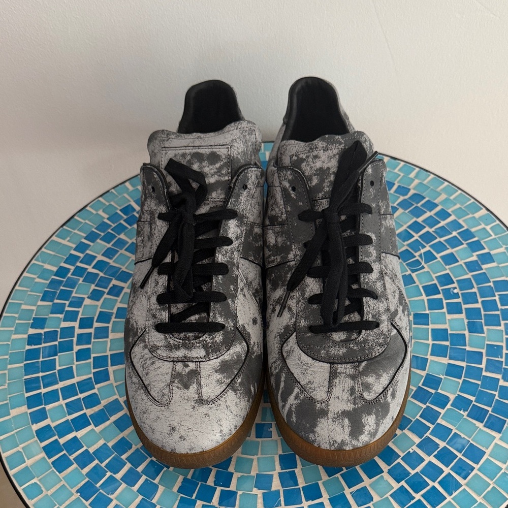Men's Maison Margiela Silver and Gray Marbled Low-Top Replica Sneakers - Picture 2 of 8